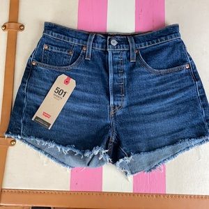 Levi 501 shorts size 27